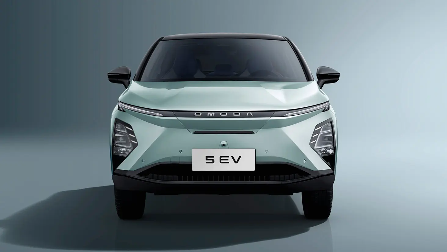 OMODA 5 EV set forfra